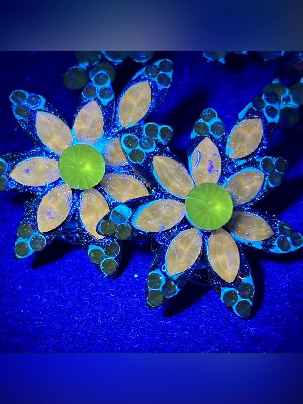 Vintage JHS Montana Blue Rhinestone Brooch Clip Earrings Set Demi Parure UV Glow